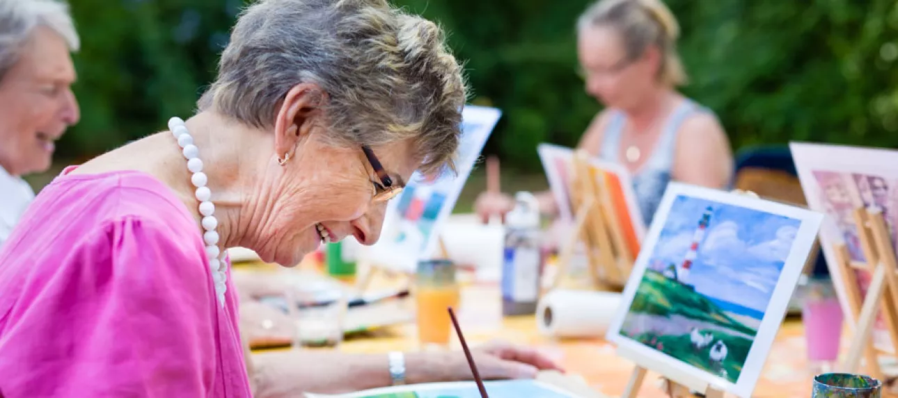 Activité dans une maison des seniors