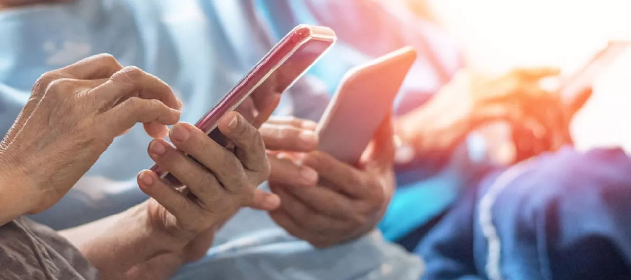 Téléphone portable pour personne âgée